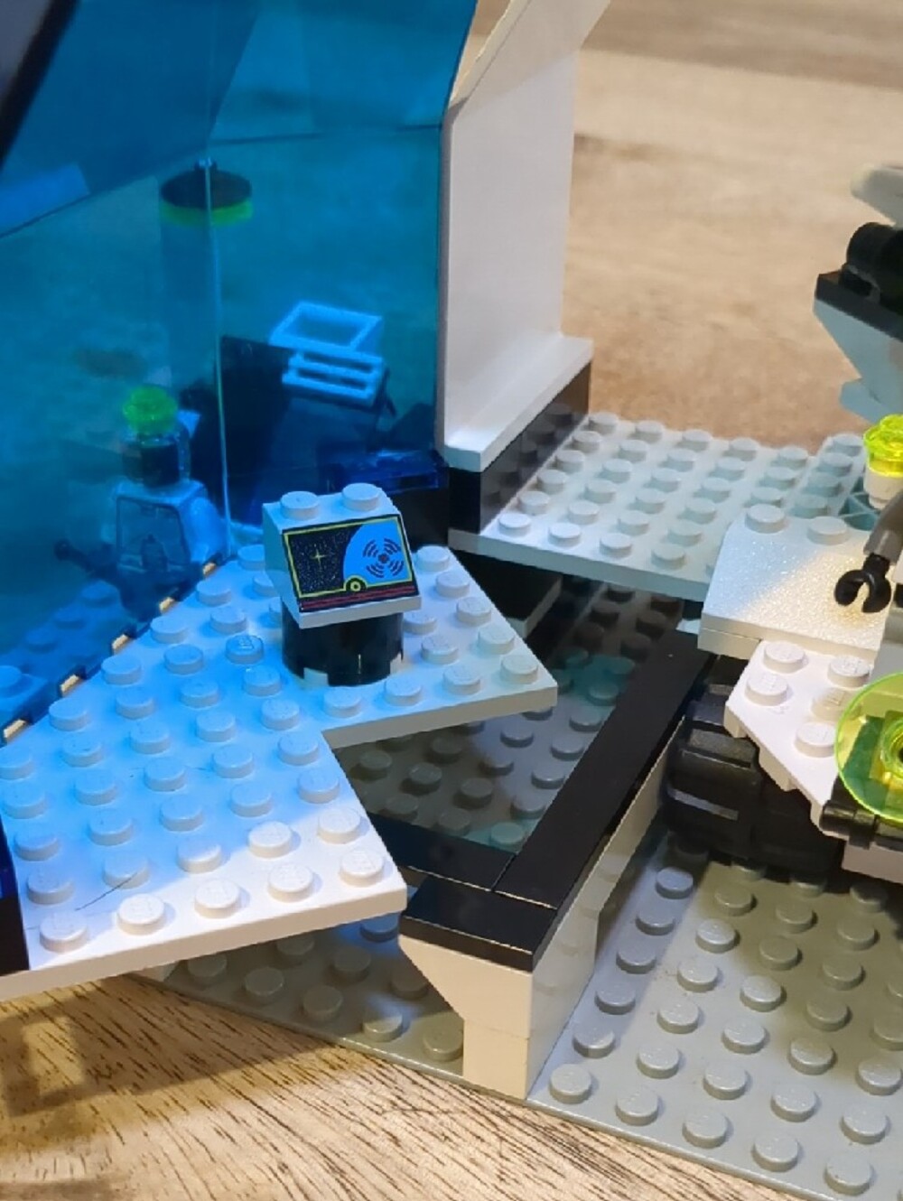 Lego 6958-1 Android Base - 3 Minifigs - All Pieces - Picture 10 of 14